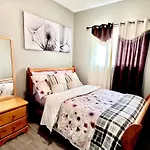 Spacious Main Floor Suite In Detached Bungalow With Parking & Kitchen
