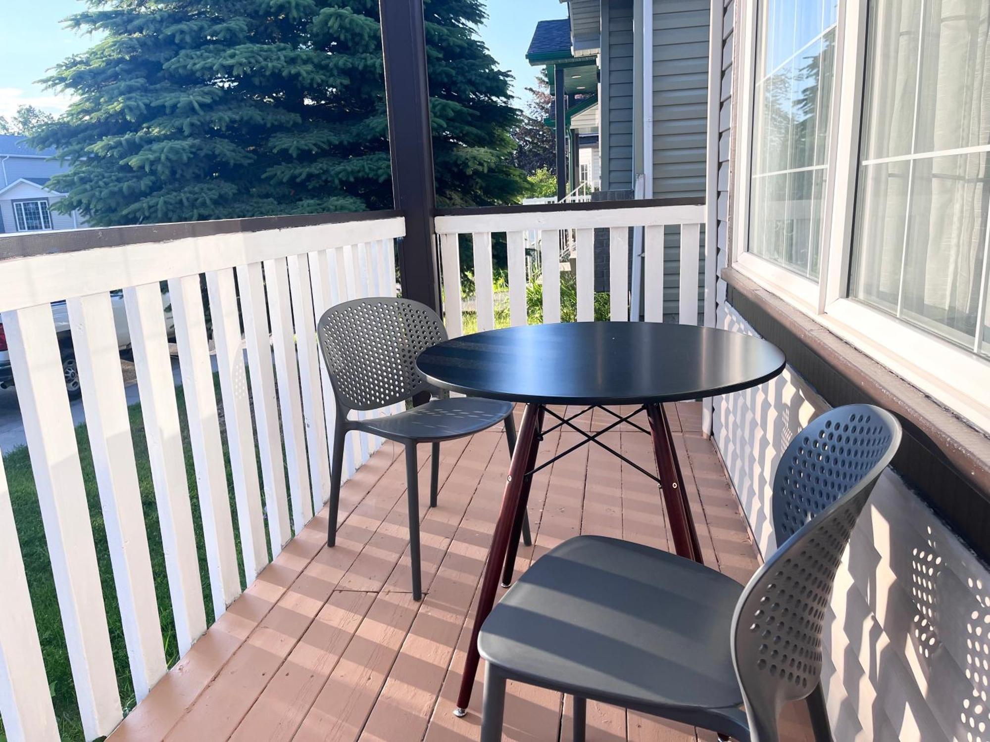 Spacious Main Floor In Detached With Parking & Kitchen Calgary