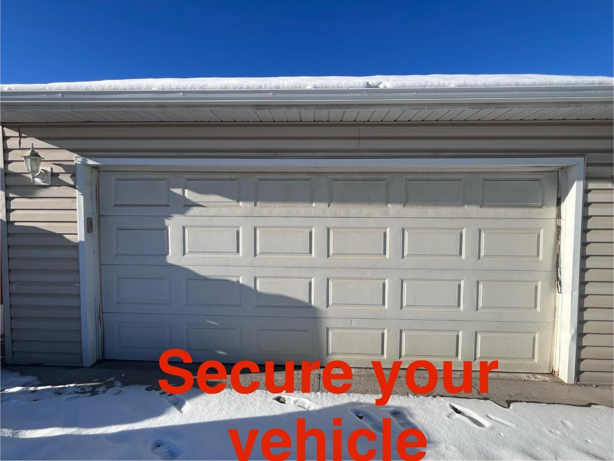 Holiday home Spacious Main Floor In Detached With Parking & Kitchen Calgary
